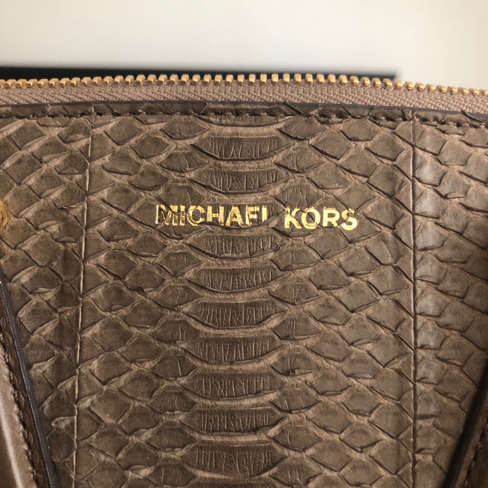 Michael Kors Handbag - Picture 2 of 6